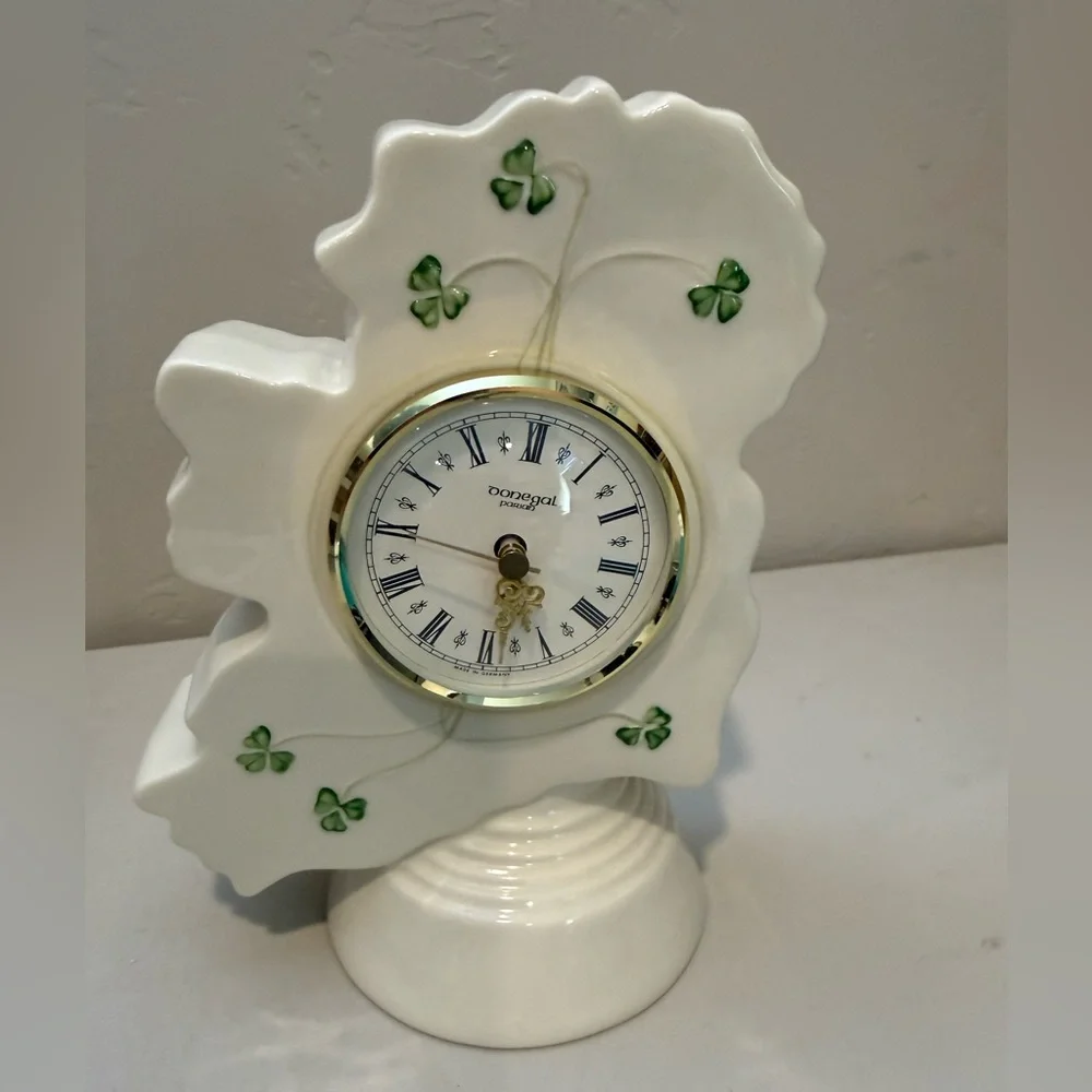 Vintage Donegal Parian China Ireland Desk Clock‎ Shamrocks Germany Emerald Isle